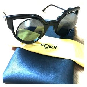FENDI Sunglasses (black on black)